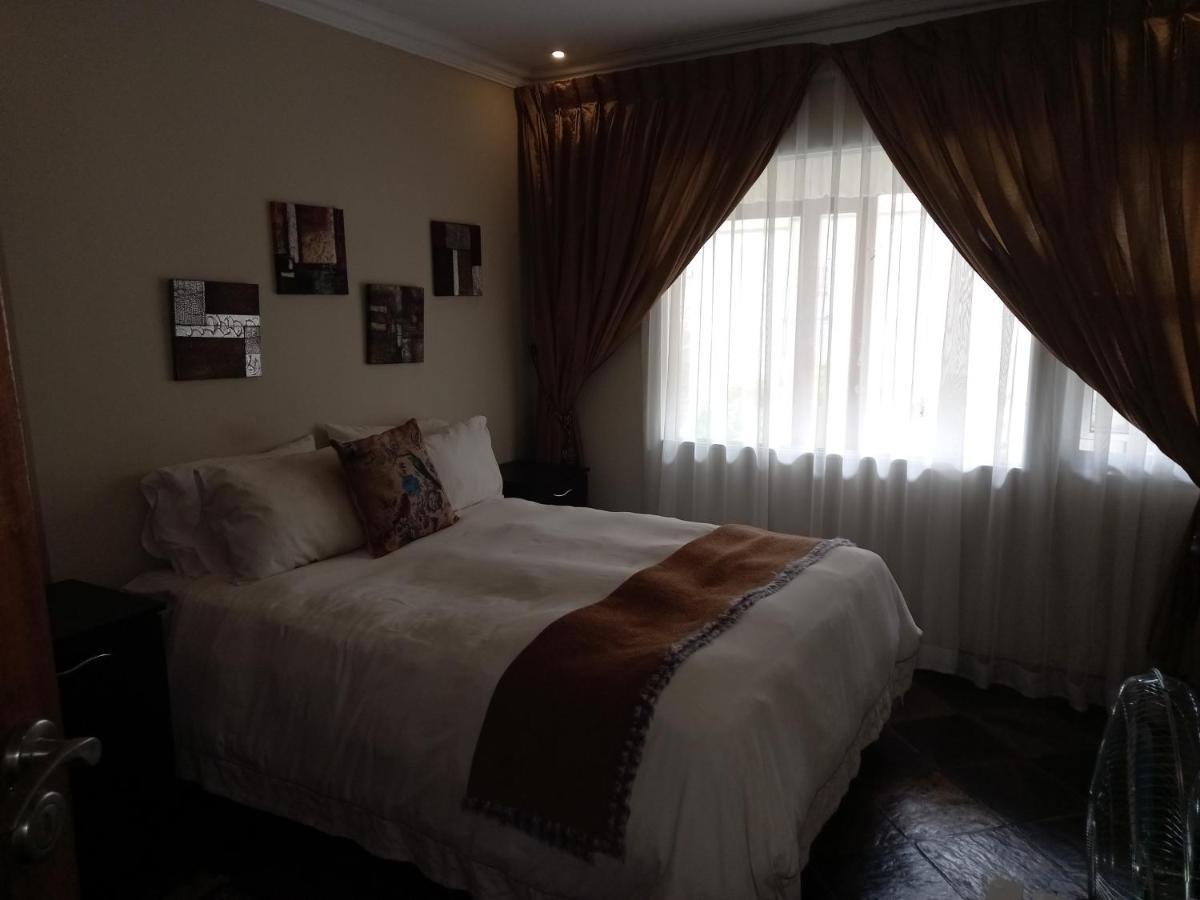 Troas Boutique Hotel Vanderbijlpark Bagian luar foto