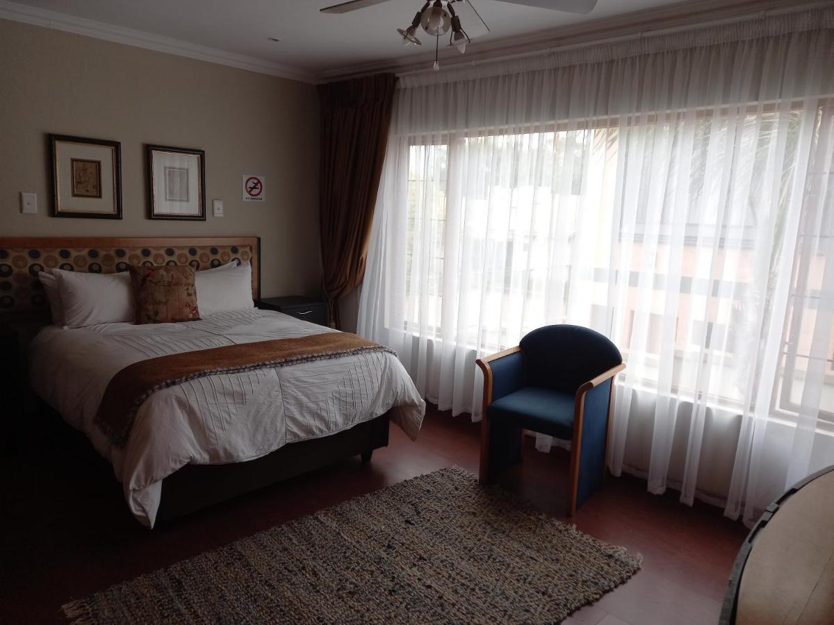 Troas Boutique Hotel Vanderbijlpark Bagian luar foto