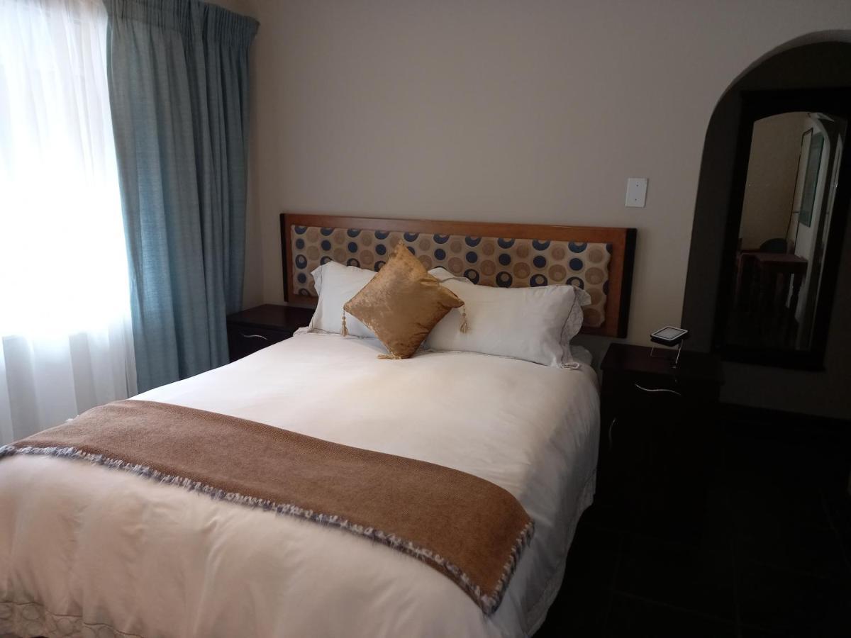 Troas Boutique Hotel Vanderbijlpark Bagian luar foto