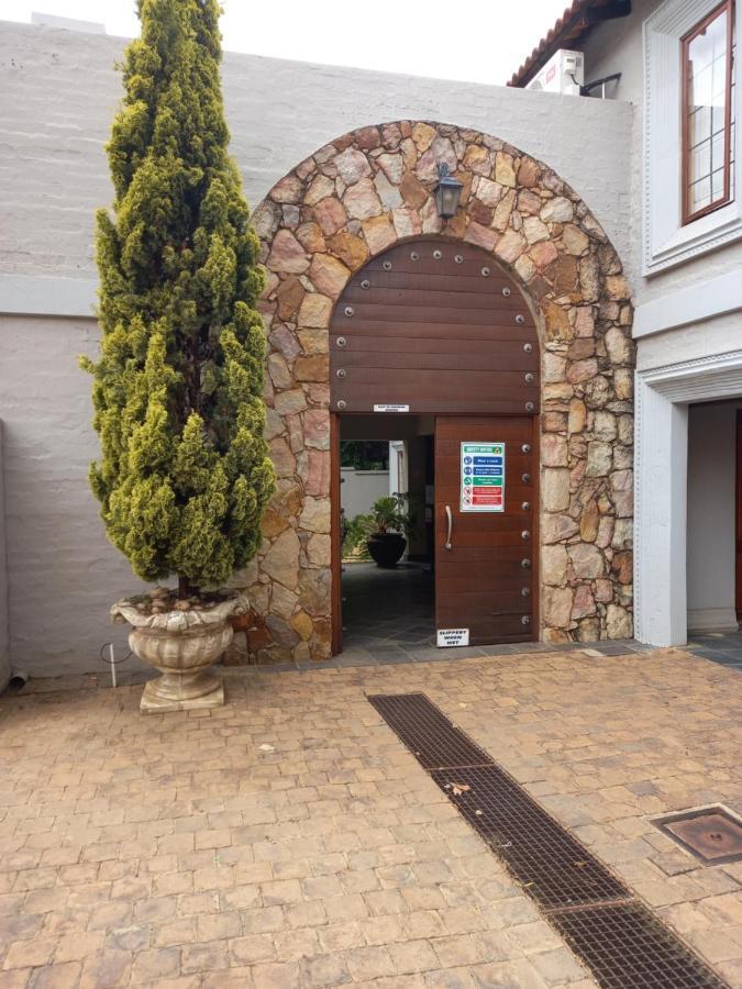 Troas Boutique Hotel Vanderbijlpark Bagian luar foto