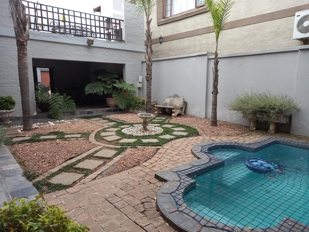 Troas Boutique Hotel Vanderbijlpark Bagian luar foto