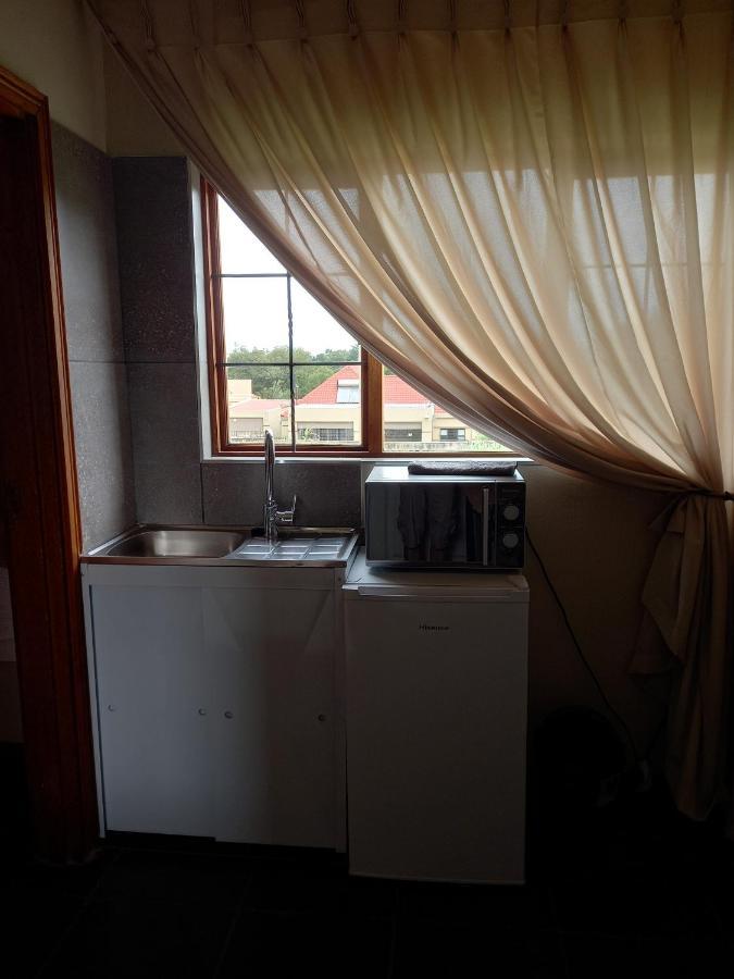 Troas Boutique Hotel Vanderbijlpark Bagian luar foto