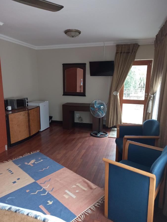 Troas Boutique Hotel Vanderbijlpark Bagian luar foto