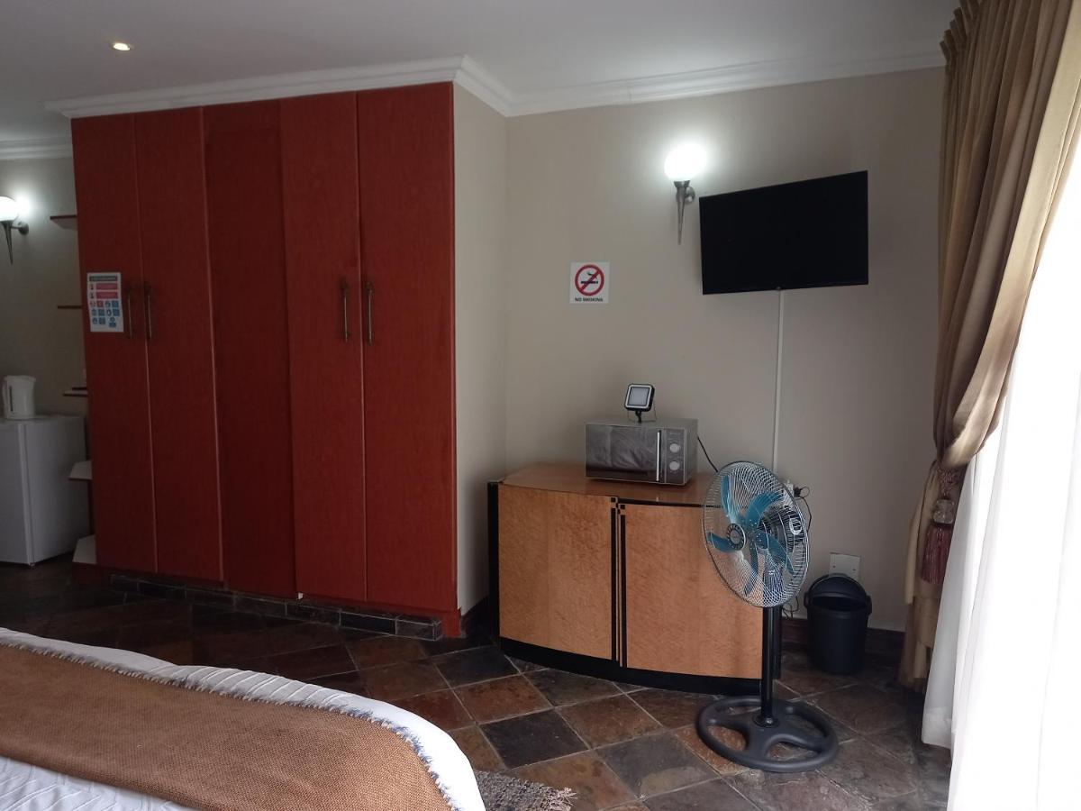 Troas Boutique Hotel Vanderbijlpark Bagian luar foto