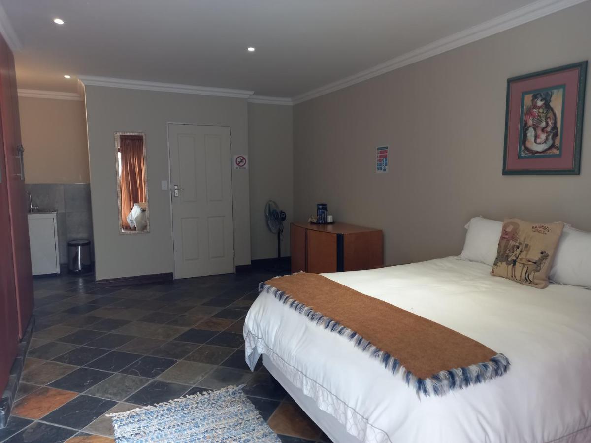 Troas Boutique Hotel Vanderbijlpark Bagian luar foto