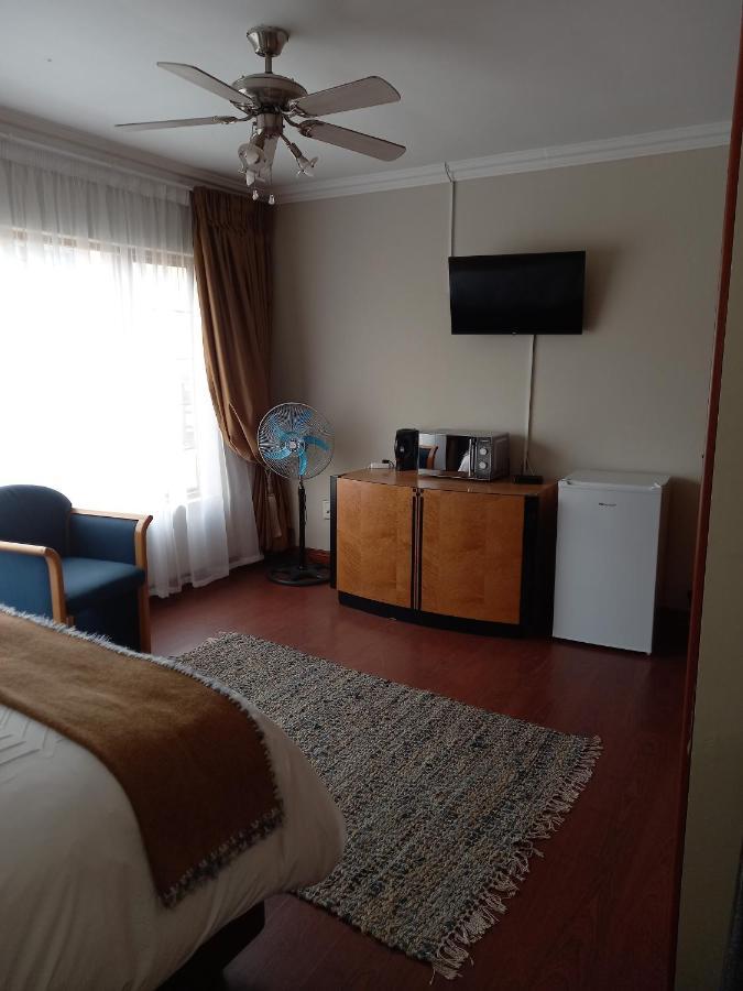 Troas Boutique Hotel Vanderbijlpark Bagian luar foto