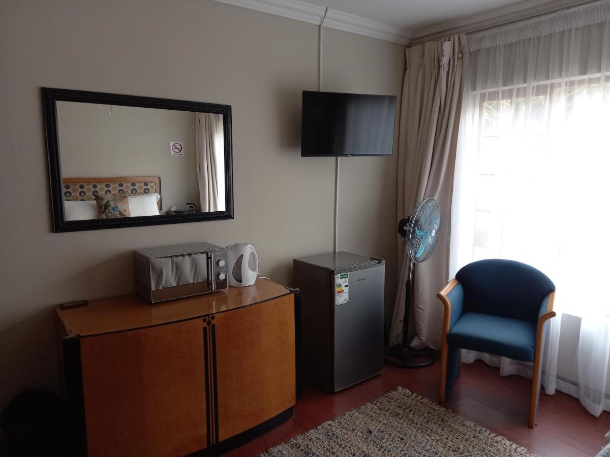 Troas Boutique Hotel Vanderbijlpark Bagian luar foto