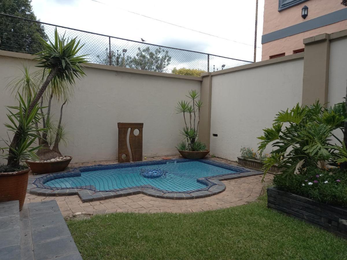 Troas Boutique Hotel Vanderbijlpark Bagian luar foto