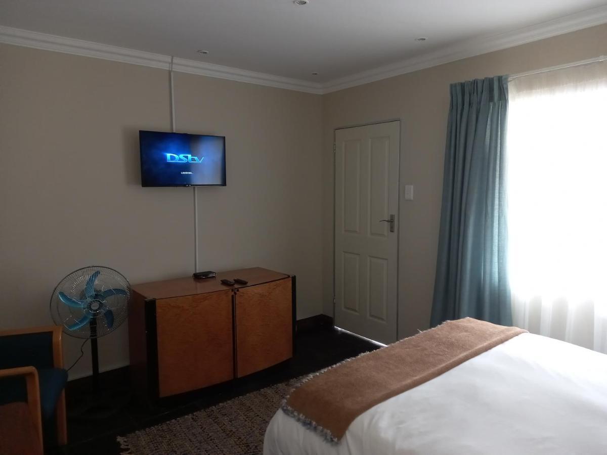 Troas Boutique Hotel Vanderbijlpark Bagian luar foto