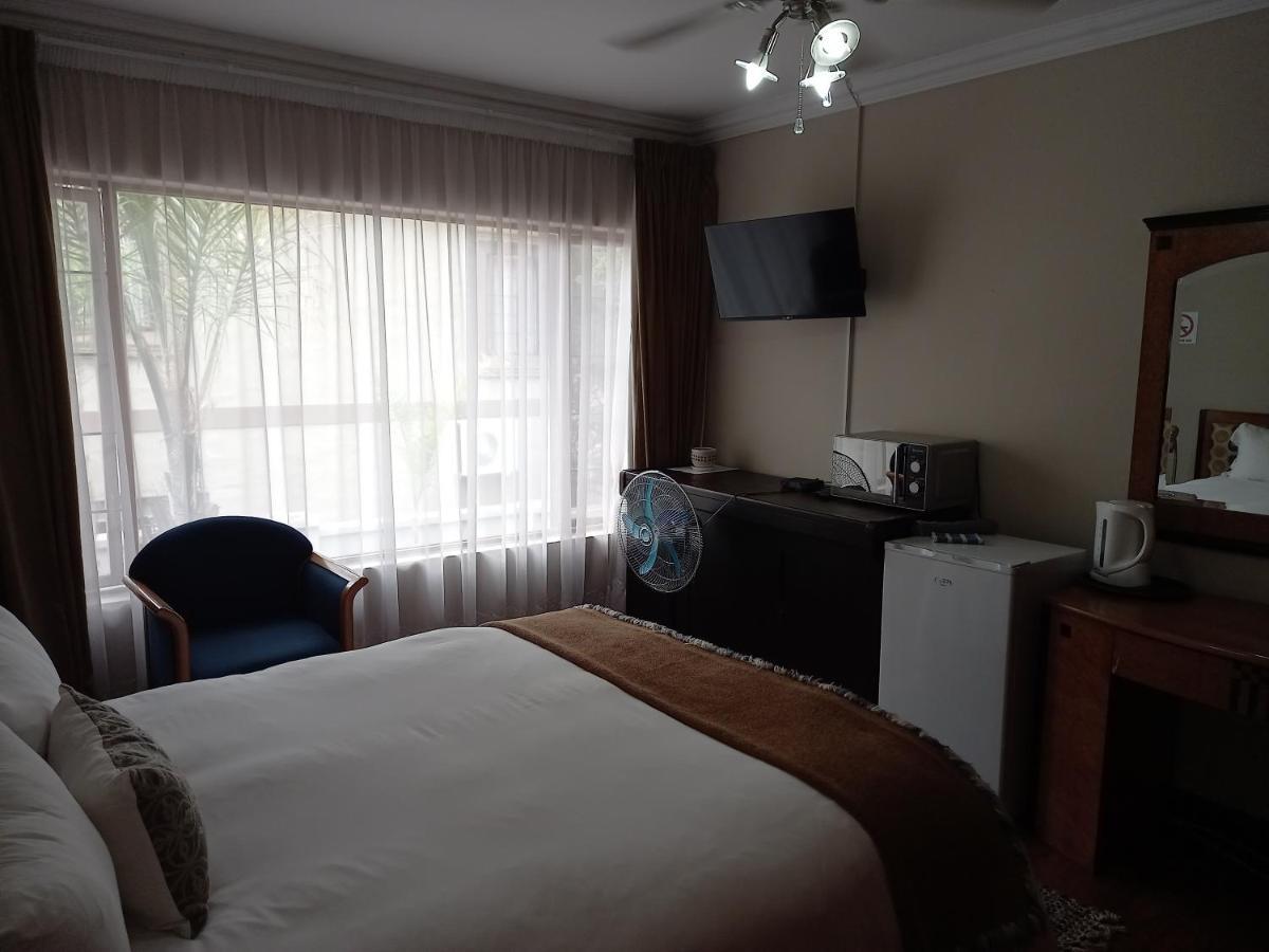 Troas Boutique Hotel Vanderbijlpark Bagian luar foto