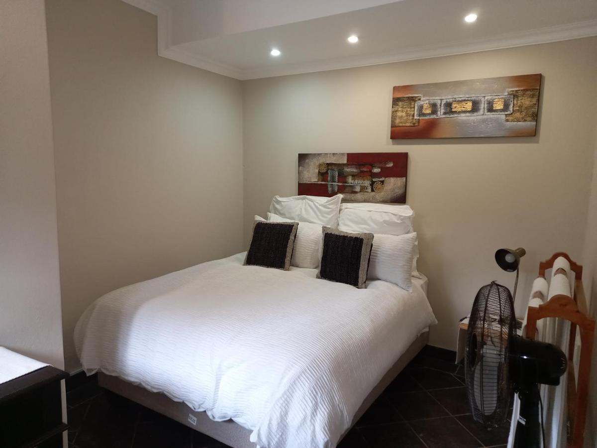 Troas Boutique Hotel Vanderbijlpark Bagian luar foto