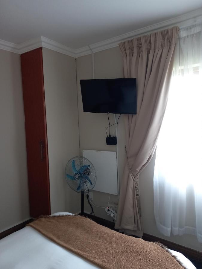 Troas Boutique Hotel Vanderbijlpark Bagian luar foto