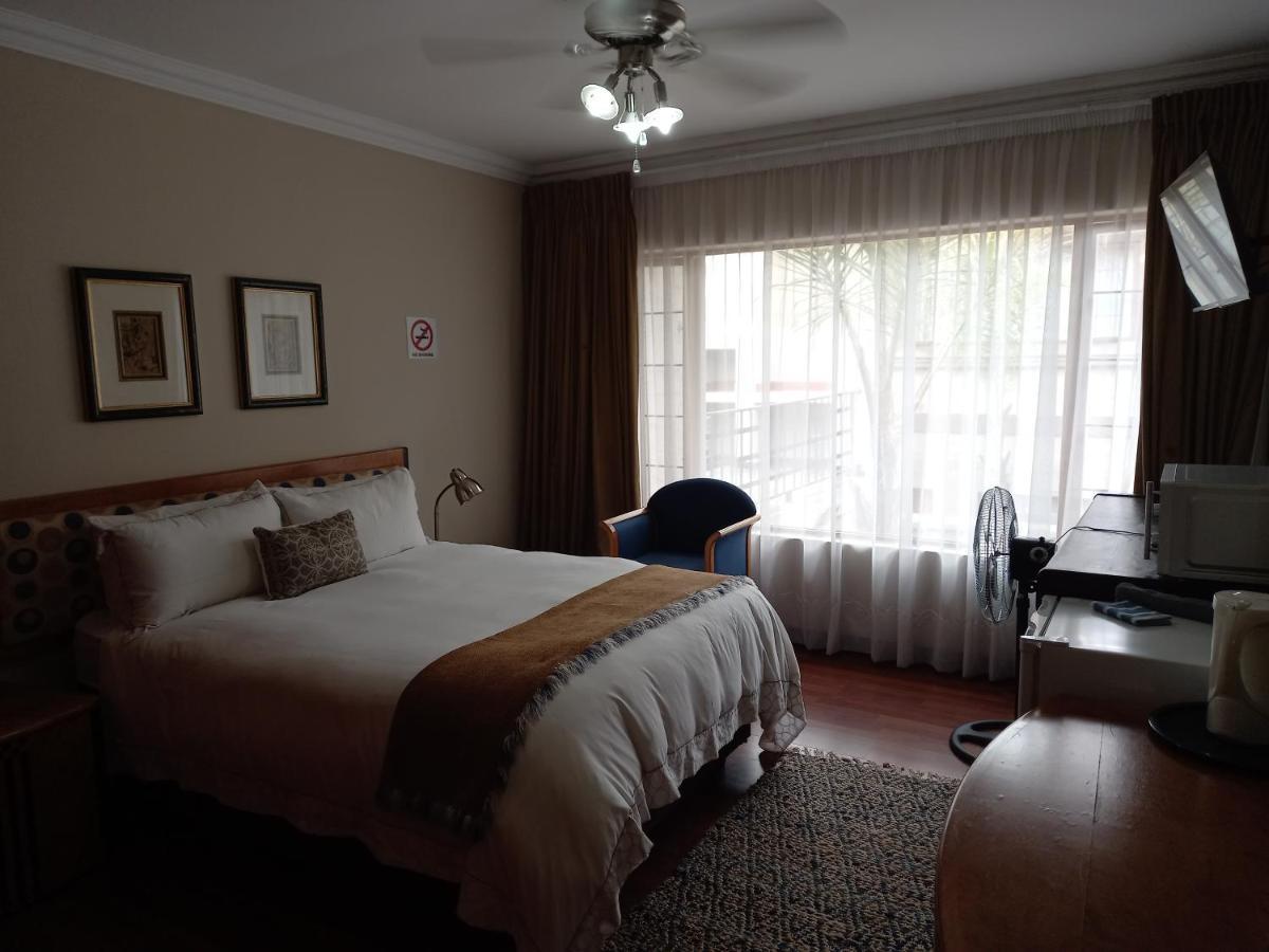 Troas Boutique Hotel Vanderbijlpark Bagian luar foto