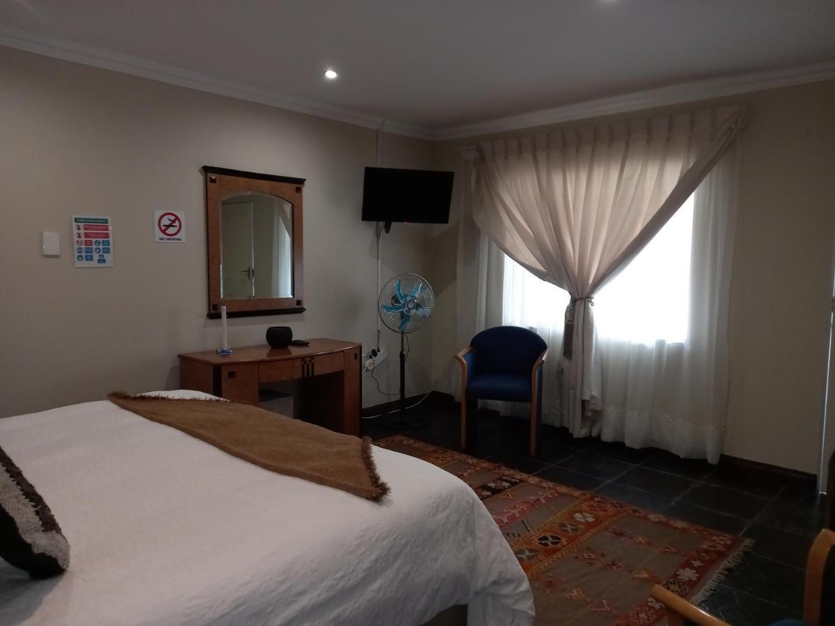 Troas Boutique Hotel Vanderbijlpark Bagian luar foto