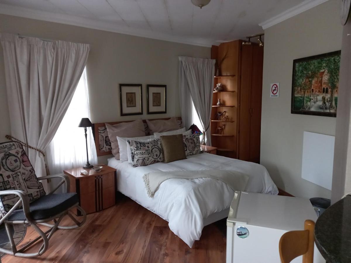 Troas Boutique Hotel Vanderbijlpark Bagian luar foto